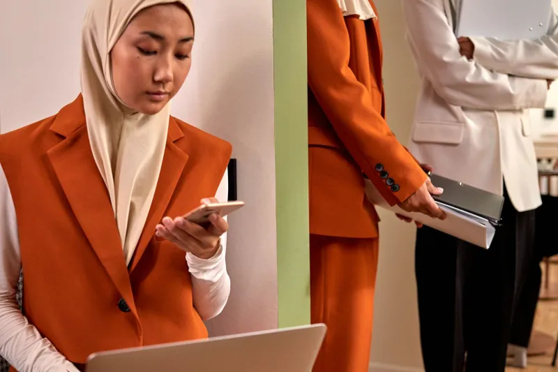 What You Wear Before You Speak: The Quiet Power of the Jilbaab in American Professional Spaces